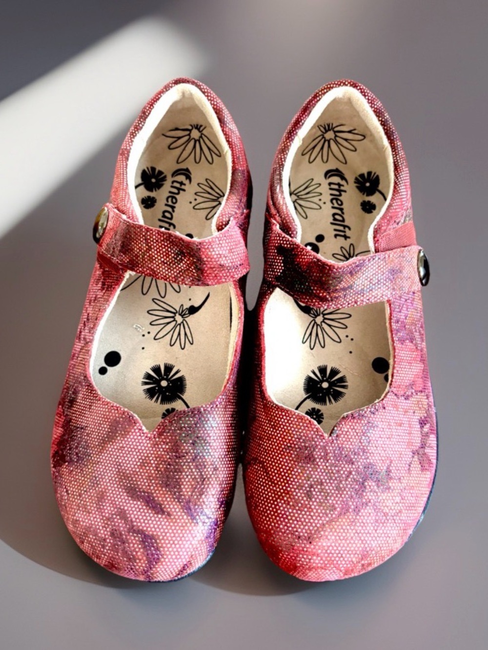 TheraFit Women's Magenta Rose
Mary Jane Comfort Shoes Size 7.5-8
38 Walking EUC